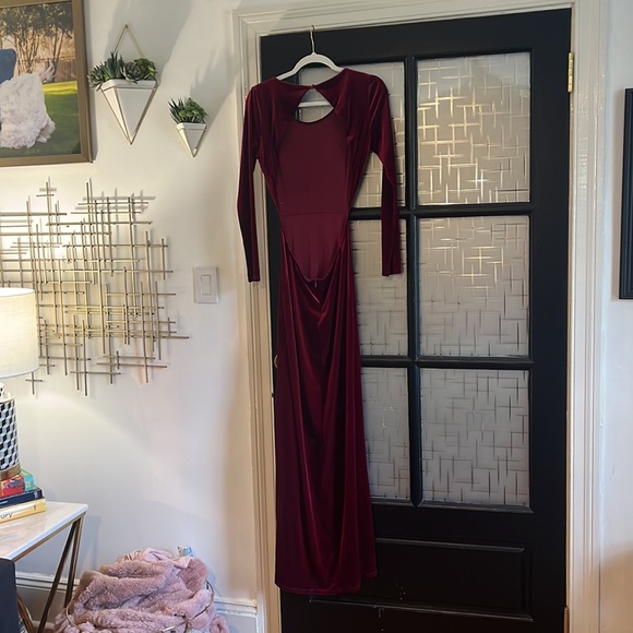 Lulus Burgundy velvet long sleeve backless maxi dress - Picture 5 of 5